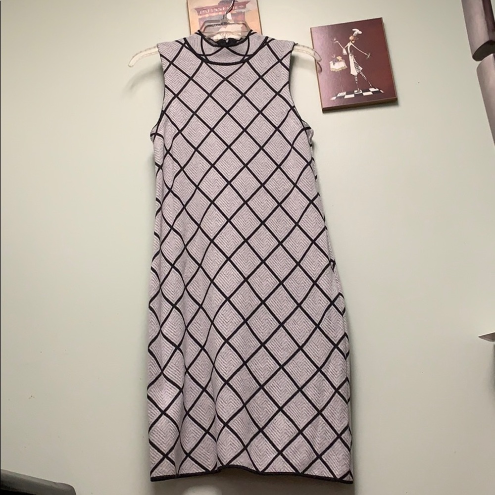 Sleeveless high neck gray/black dress